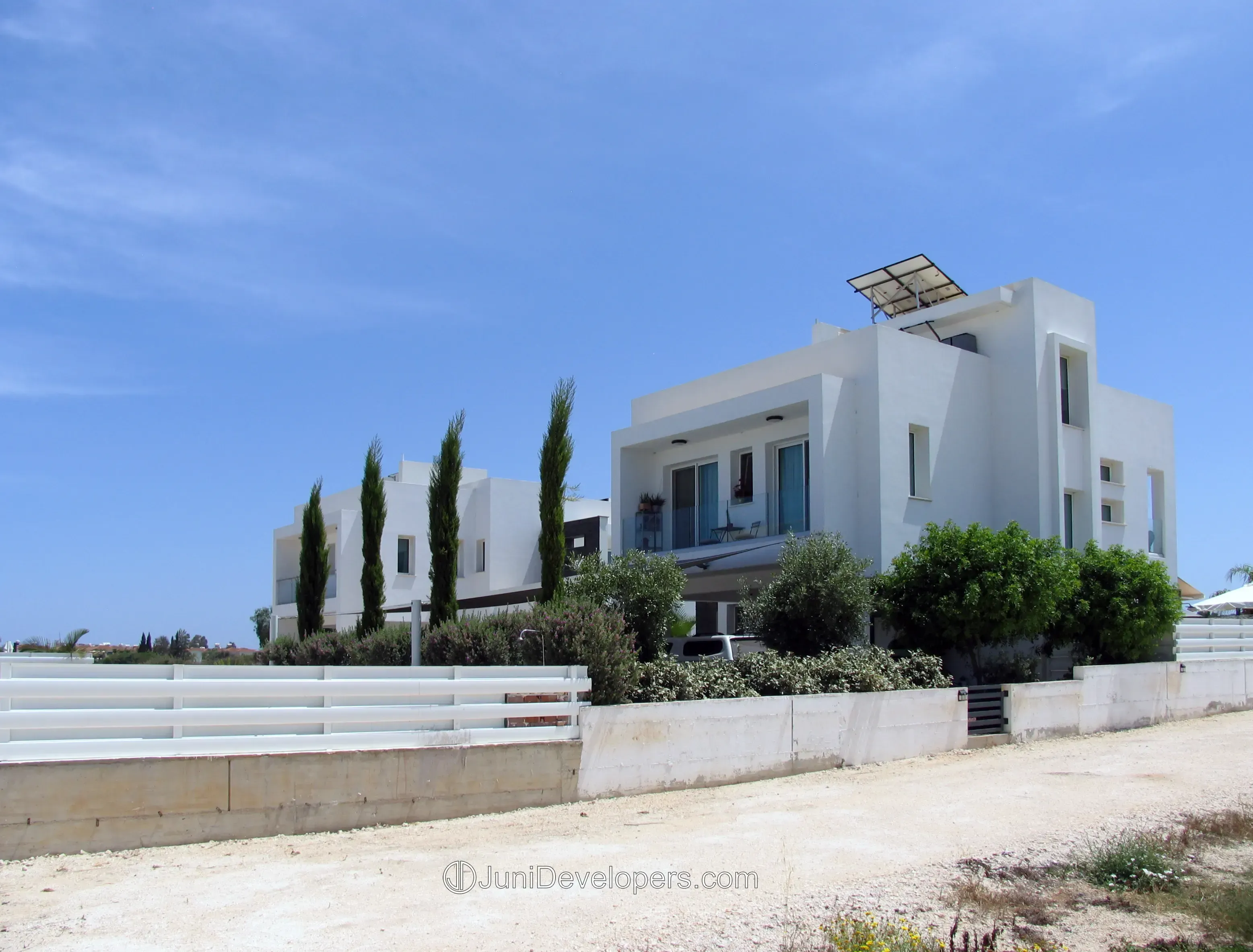 Charming spacious villa in Pernera near restaurants with a landscaped plot and title deeds